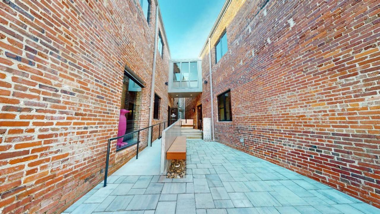 Vantage Art Flats Aparthotel Danville Esterno foto